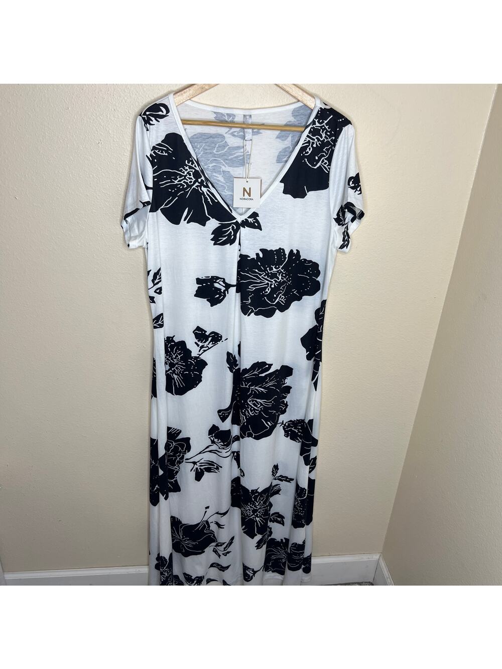 Noracora White Black Flowers Vneck Dress XXL